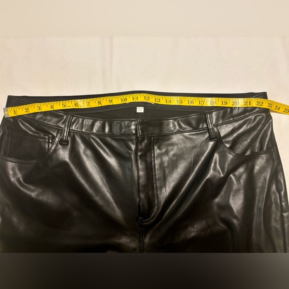 Abercrombie & Fitch black ultra high rise, curve, vegan leather pants, 37 - Picture 4 of 8